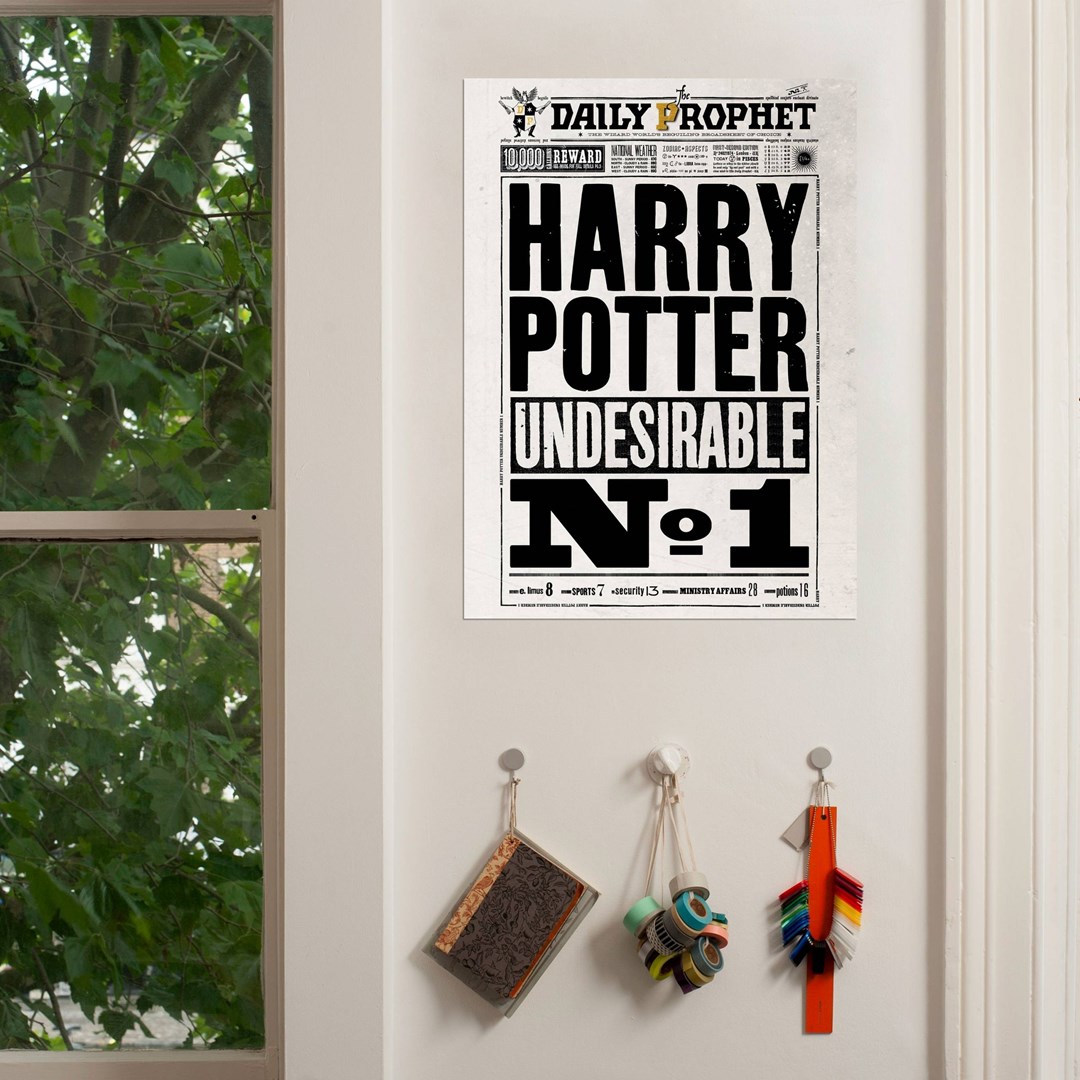 POST44GQ4B_1_poster-harry-potter-minalima-gazette-sorcier-indesirabblel-no1.jpg