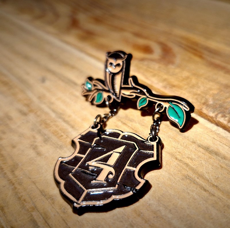 Pin's édition limitée "Pitchounet fait renaître Les 4 Maisons"